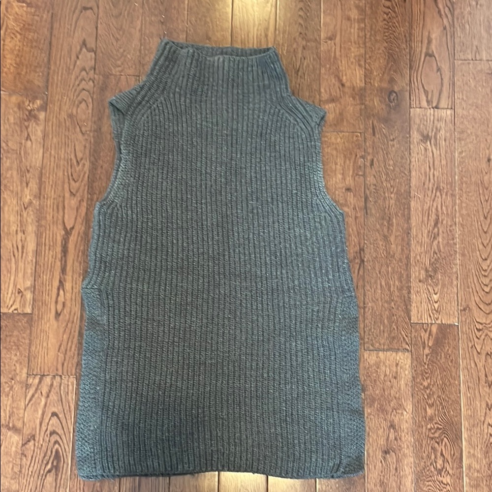 Gray Sleeveless Knit Sweater tunic